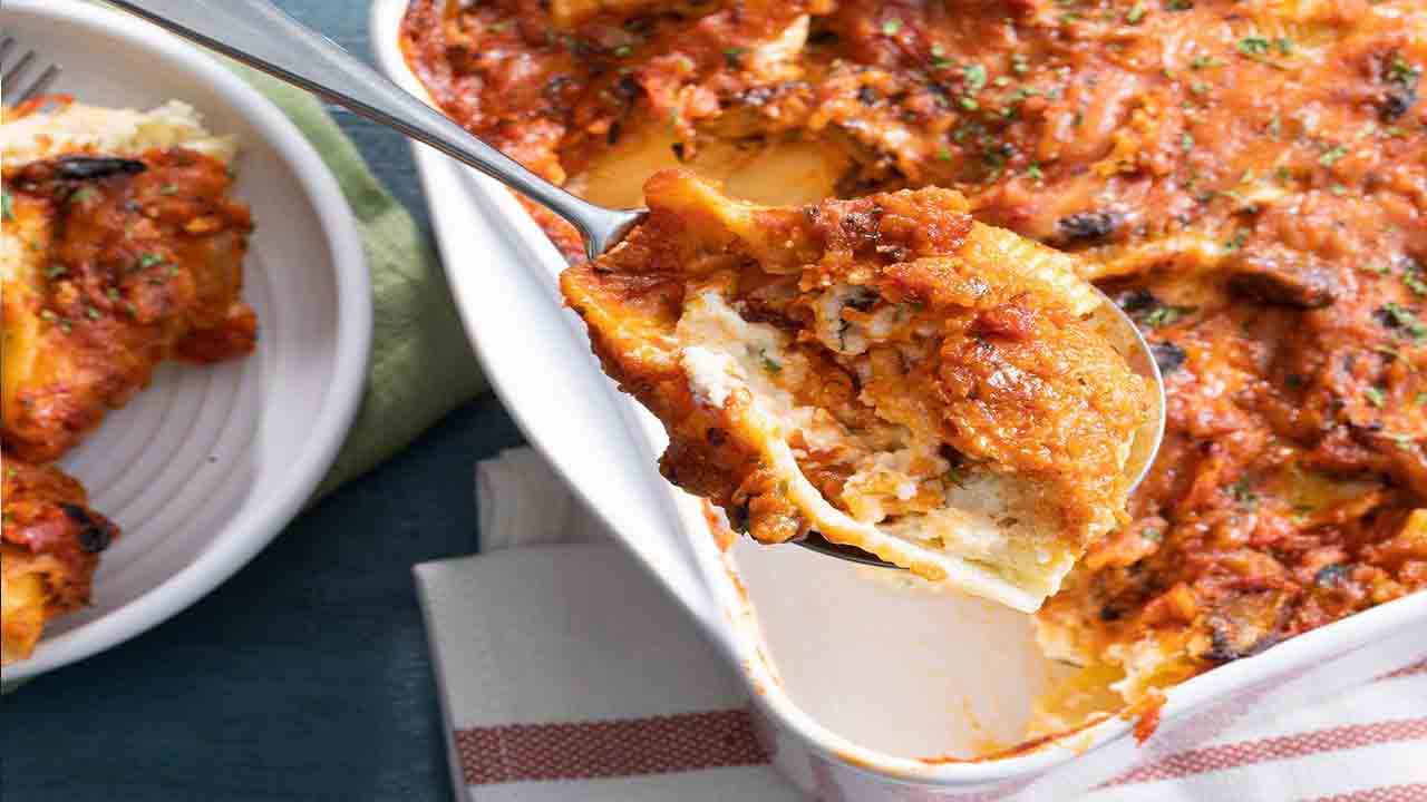 Baking And Serving The Stuffed Shells With Meat