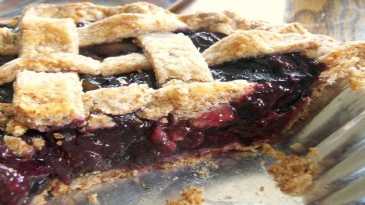 Blueberry Pie With Date Crust