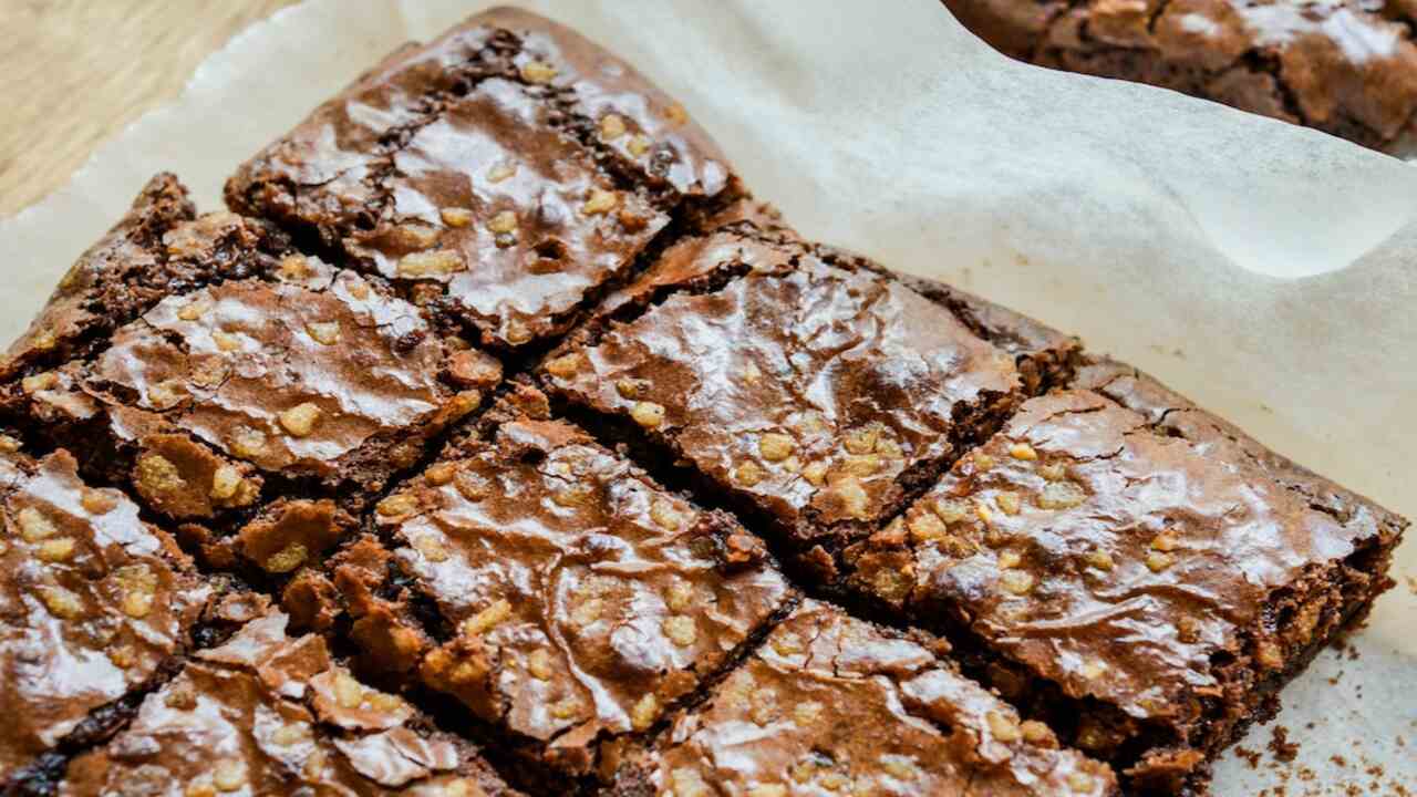 Cooling And Removing Brownies From Pan