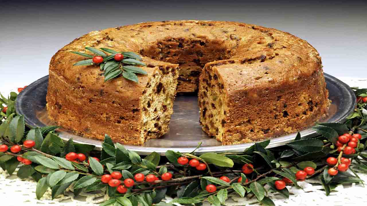 Cooling And Storing The Fruitcake