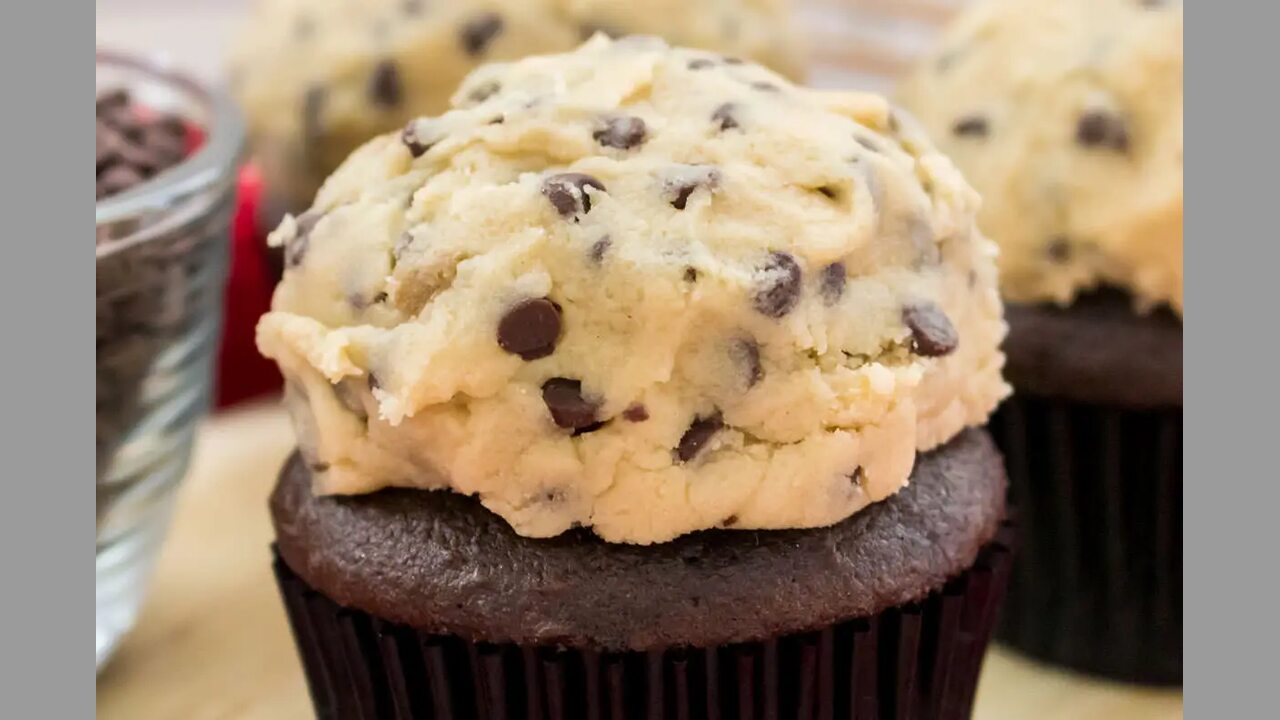 Expert Tips And Tricks For Making The Best Recipe For Chocolate Chip Cupcakes