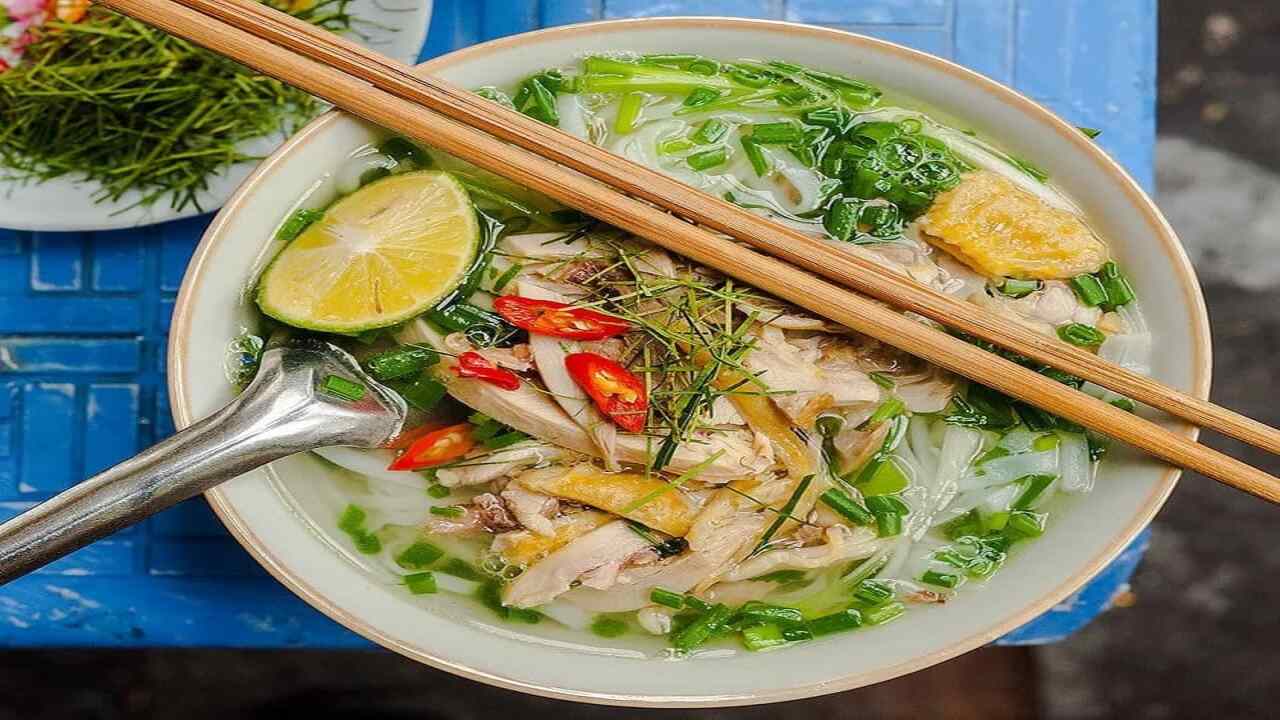 How to Serve Hanoi Soup