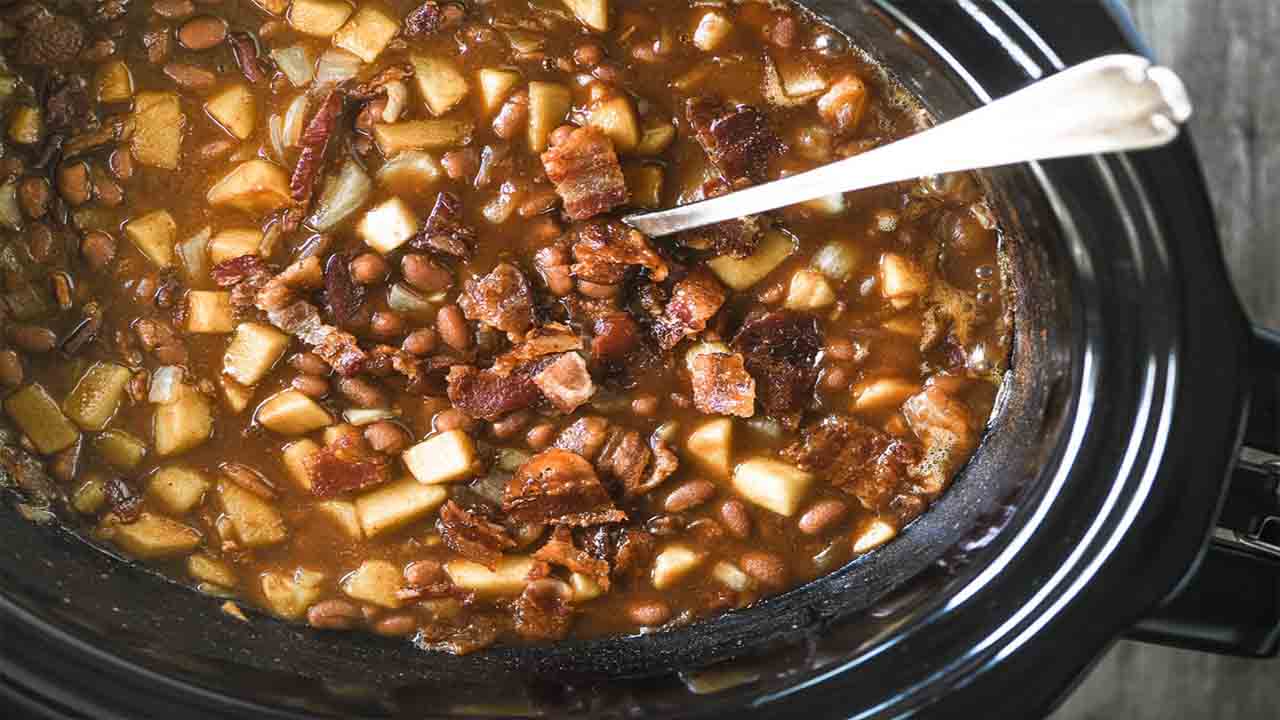Slow And Flavorful: The Art Of Baking Beans In A Bean Pot