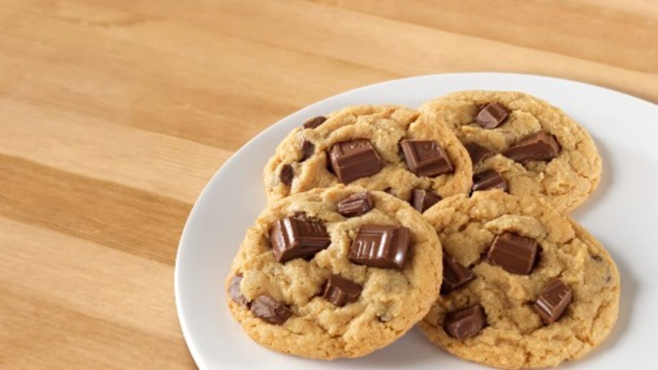 Step-By-Step Process To Make Hershey Chocolate Chip Cookie
