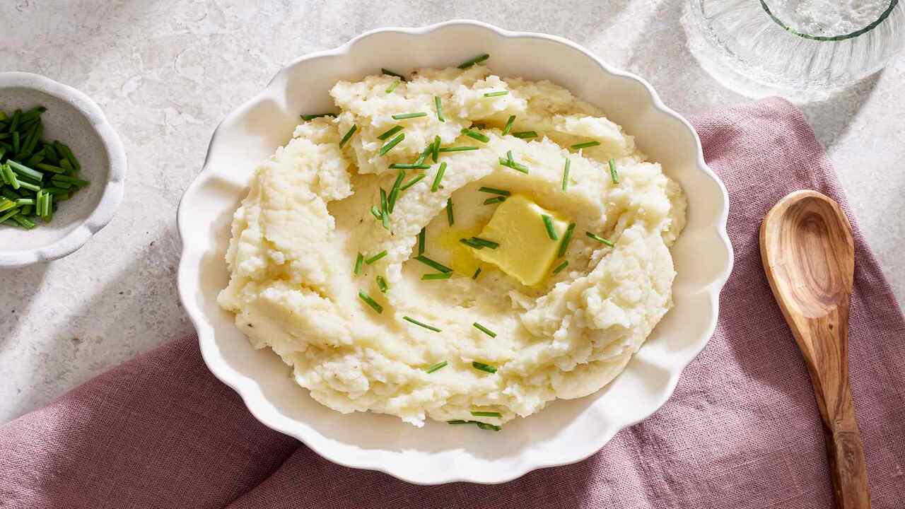 The Step-By-Step Guide To Making Perfect Party Mashed Potatoes