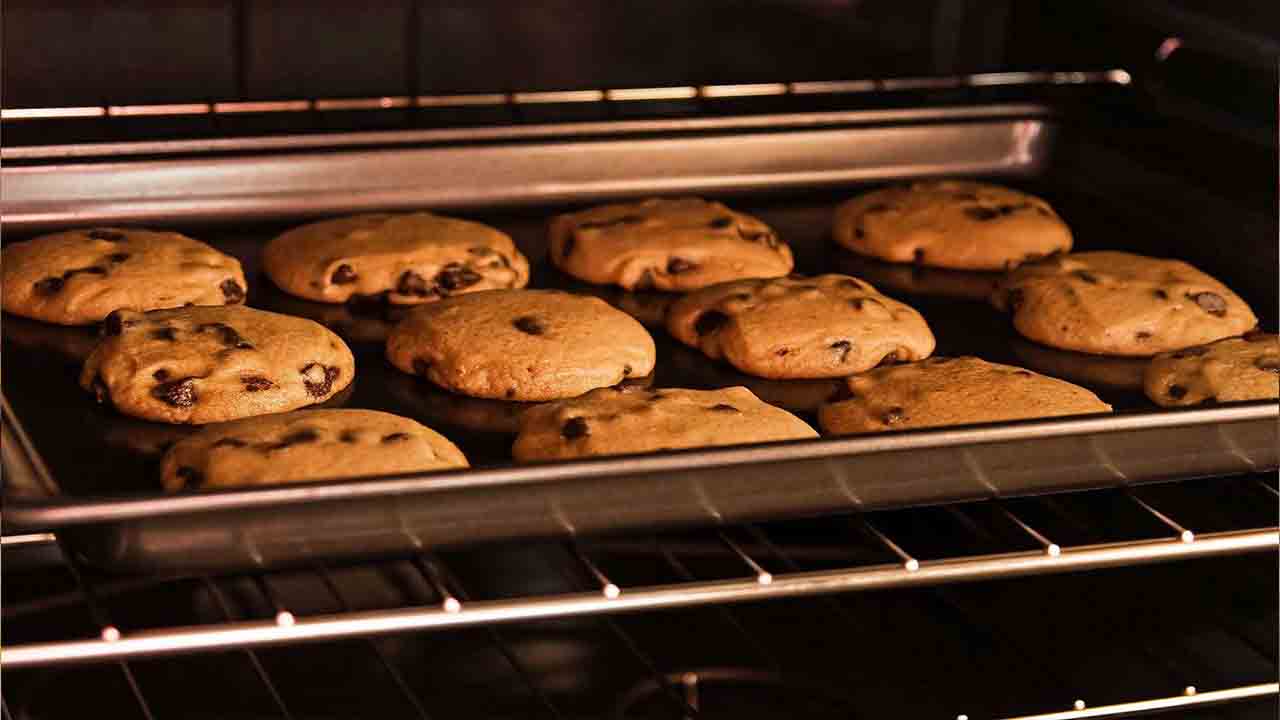 Tips For Achieving A Consistent Baking Temperature And Time