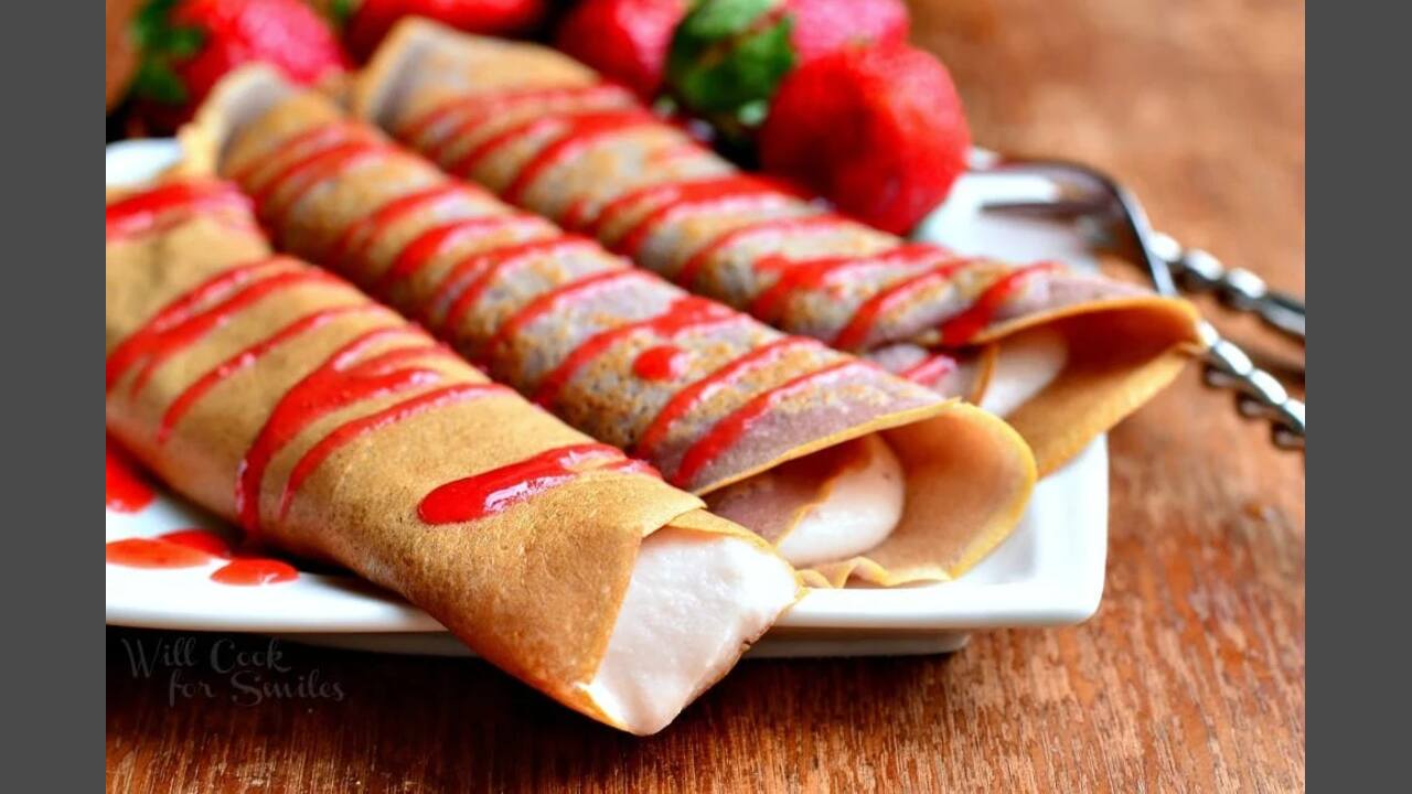 Types Of Crepes That Go Well With Strawberry Sauce