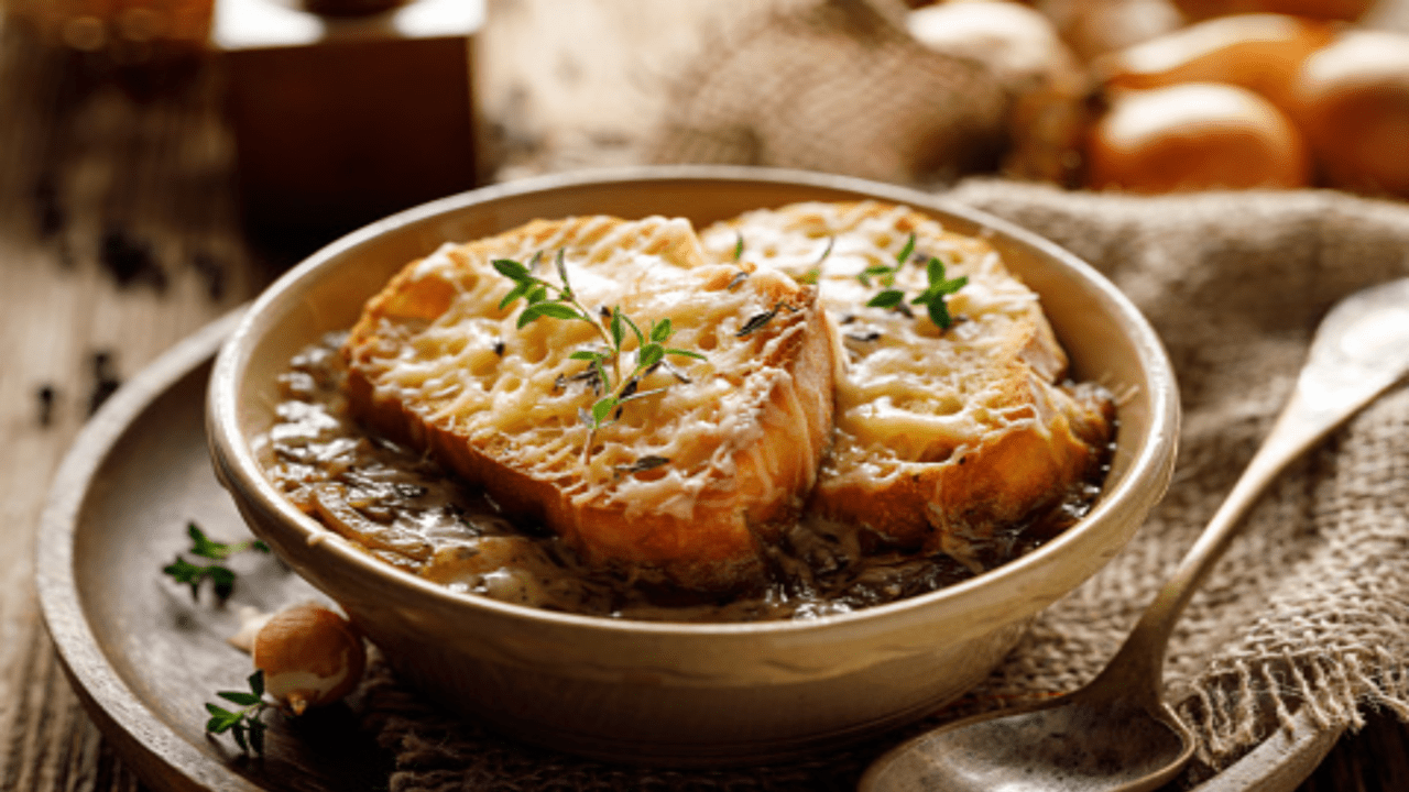 What Makes Applebee's French Onion Soup So Delicious