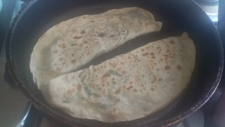 Azerbaijani qutab flatbreads