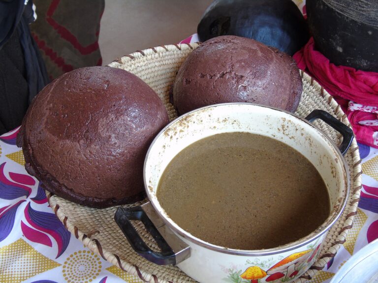 Chadian boule with sauce
