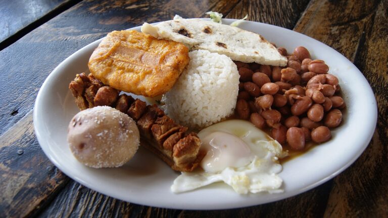 Colombian bandeja paisa
